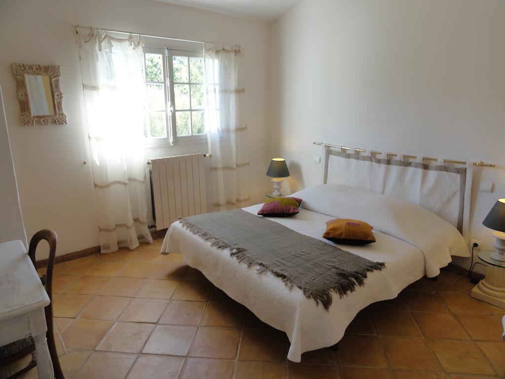Le Mas Des Oliviers Puget-Ville Room photo
